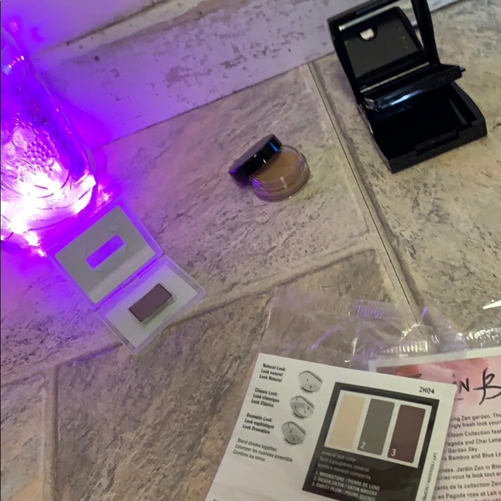 Mini Compact BUNDLE With Added Goodies - Picture 5 of 6